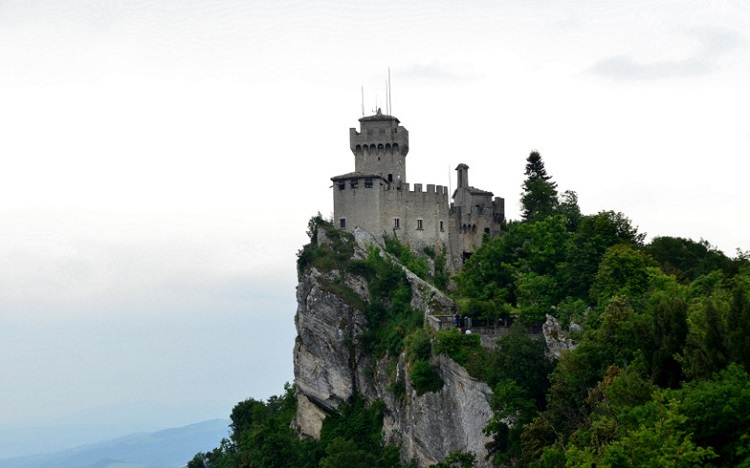 Башня Честа - описание достопримечательности на горе Монте-Титано
