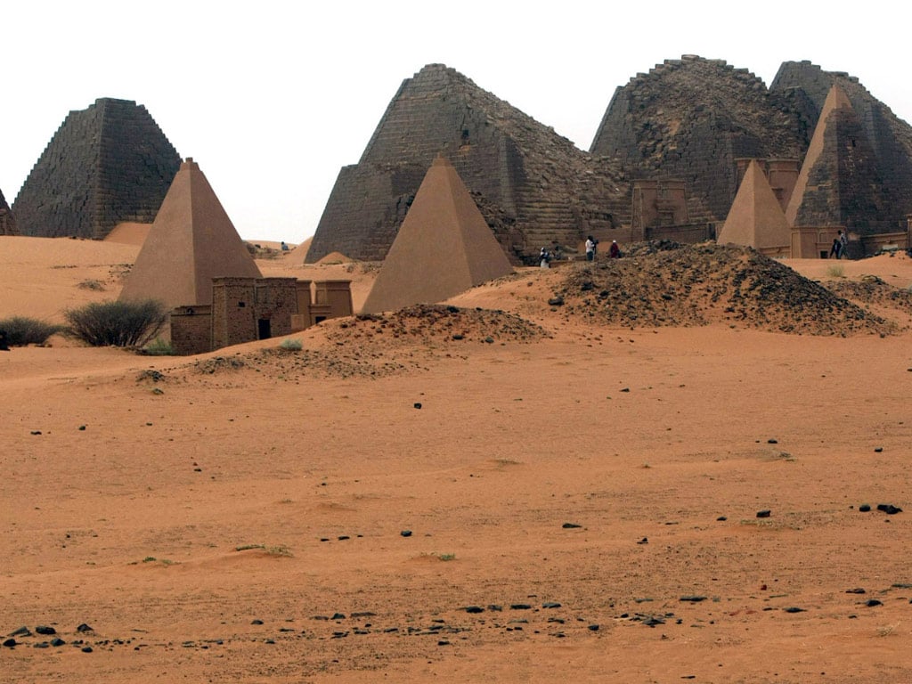 Многочисленные пирамиды Мероэ