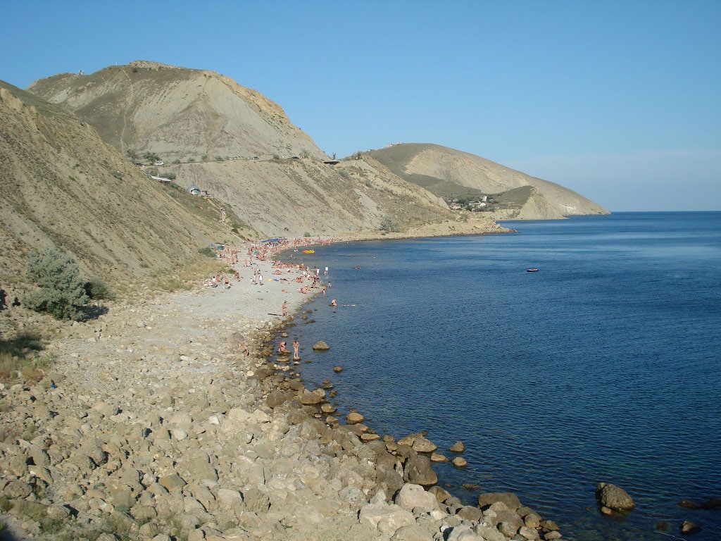 Агатовый пляж в поселке Орджоникидзе