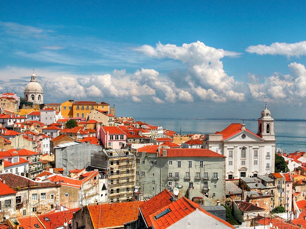 Столица страны Лиссабон