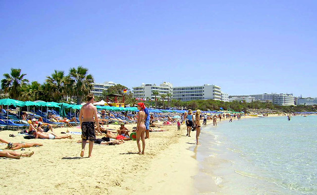 Пляж Пантаху. Песчаные пляжи Кипра в центре Айя-Напы
