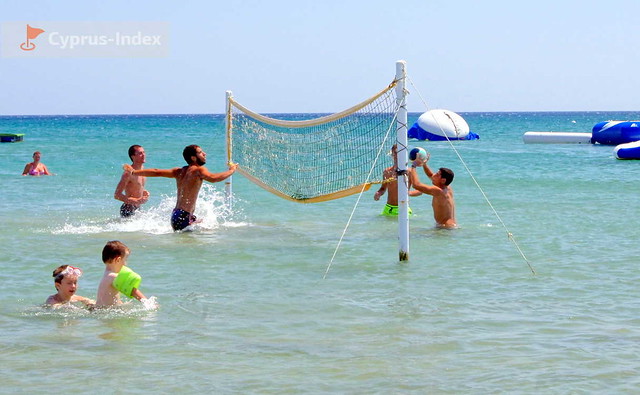 Пляж Лейдиз Майлз Бич. Песчаные пляжи Кипра в районе города Лимассол