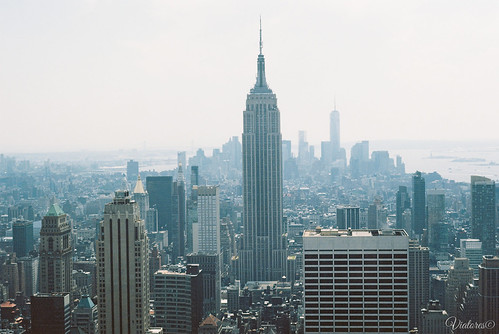 Вид на Эмпайр с Рокфеллеровского центра. Empire State Building from Top of the Rock. New York. USA