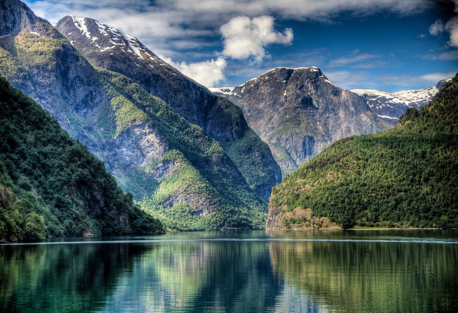 Очаровательные пейзажи Нерей-фьорд