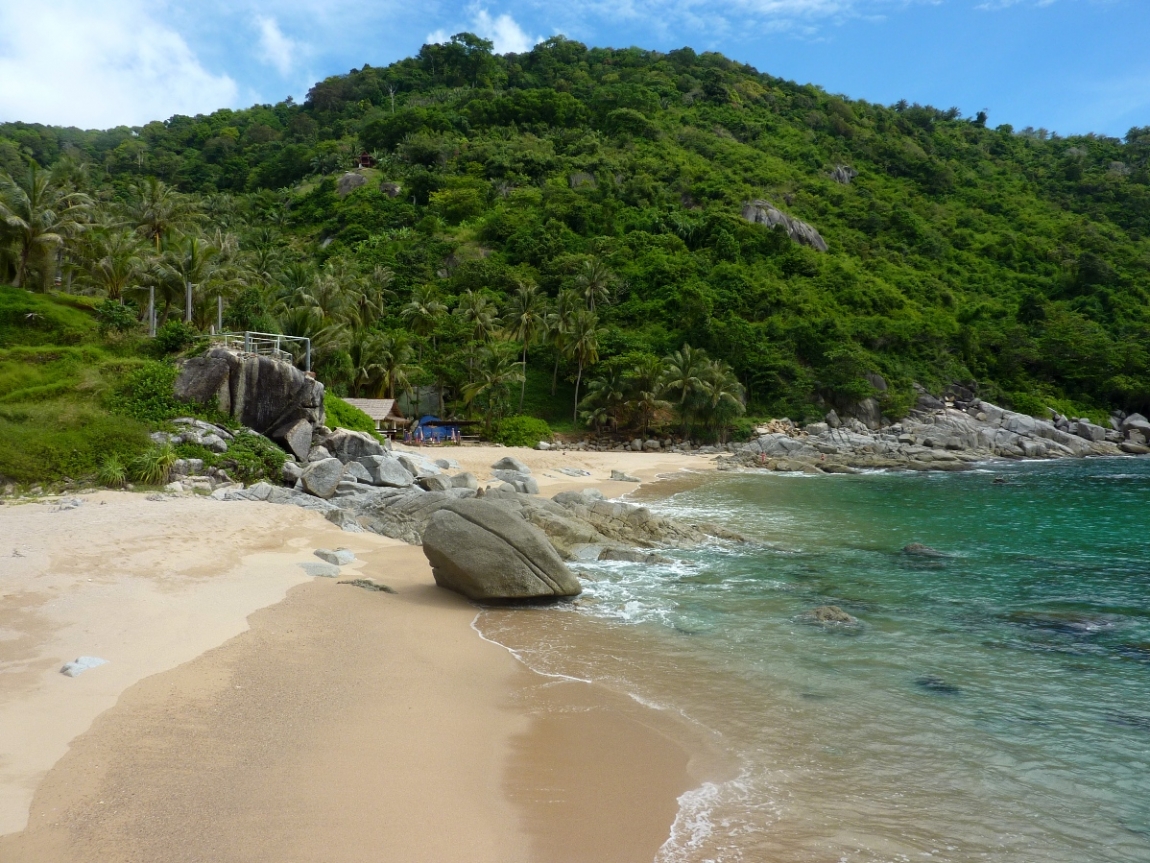 Nui beach phuket. Нуи Бич Пхукет. Пляж Нуи Пхукет. Тайланд пляж Нуи. Пляж Нуи Бич Пхукет.