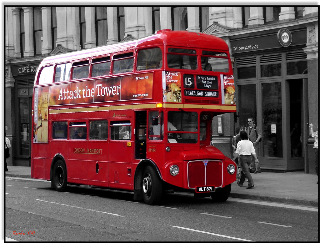 Красный автобус маршрутка. Лондонский даблдекер. Красный автобус. Лондонский автобус. Красный двухэтажный автобус.