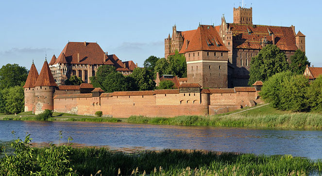 Замок Мальборк в Варшаве
