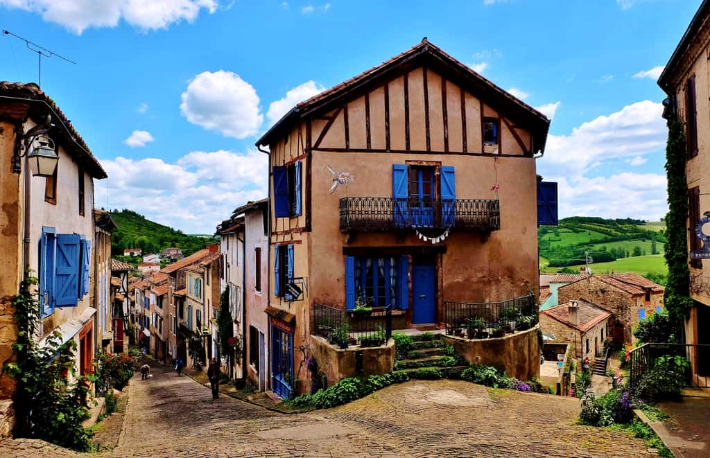 Улочки средневекового города Корд-сюр-Сиель