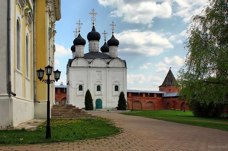 Зарайском кремле. Зарайский Кремль Зарайск. Зарайск достопримечательности Кремль. Зарайский Кремль (музей). Зарайский Кремль Коломна.