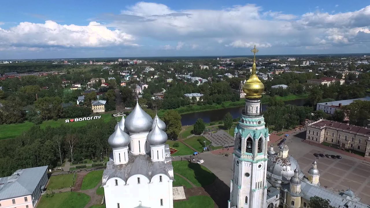 Вологда размер города. Кремлевская площадь Вологда. Кремлевская площадь Вологда 2000 год. Вологодский Кремль площадь. Вологда Кремлевская площадь достопримечательности.