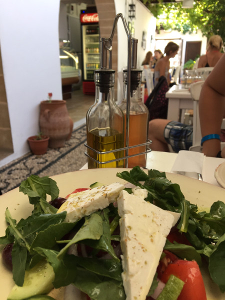 греческий салат на Родосе
