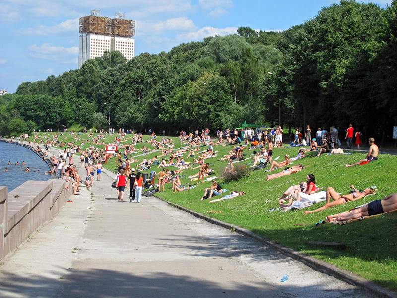 Покупаться в москве. Речка в Москве для купания. Места для купания в Москве. Москва речка купаться. Купание в Москве реке.