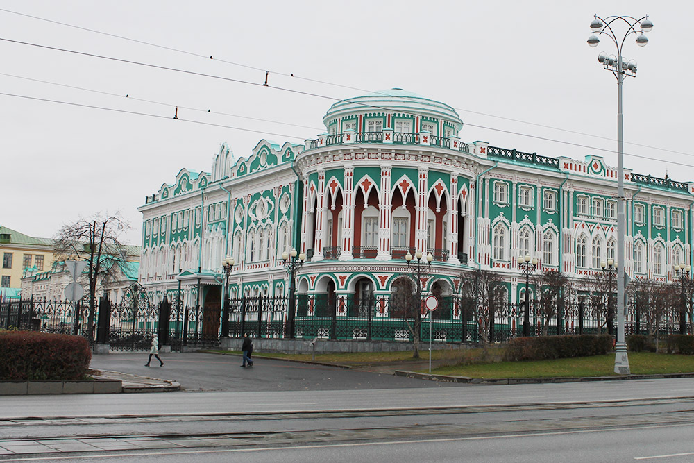 Дом Севастьянова. Фотография не передает всей его красоты, а в солнечную погоду он особенно хорош