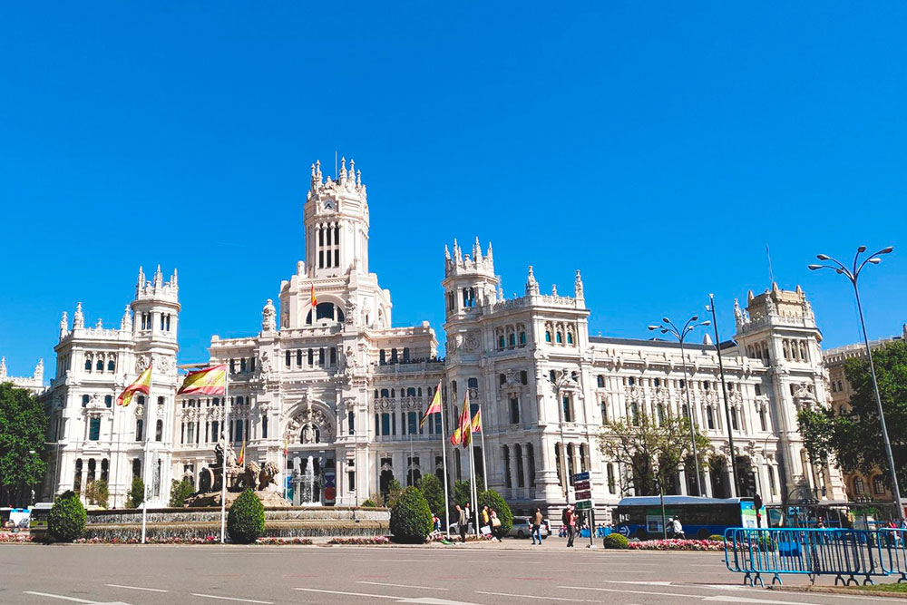 Рядом с дворцом находилась финишная линия Мадридского марафона