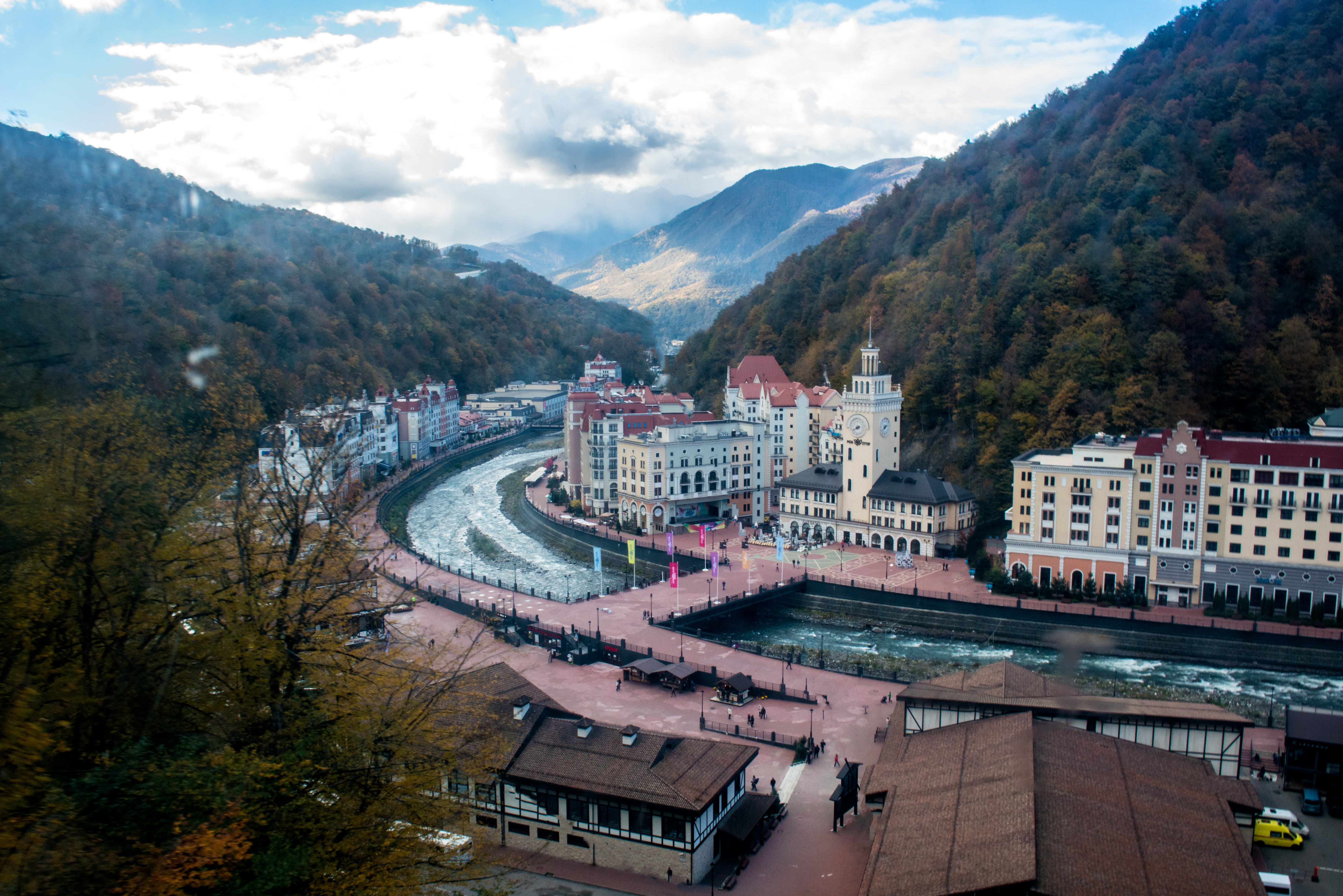 Rosa khutor. Город Сочи роза Хутор. Г. Сочи, роза Хутор. Санаторий роза Хутор. Сочи, роза Хутор горный приют.