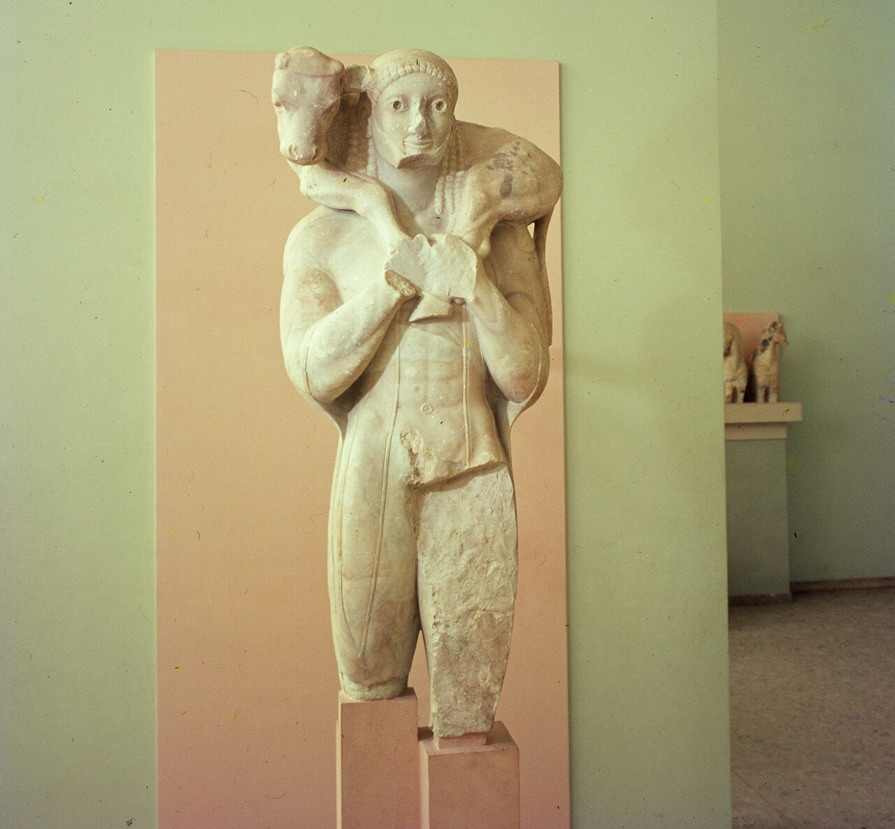 Статуэтка с Фороса, до 570 г. до н.э. 165 см.