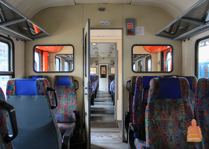 В поезде есть вагоны первого и второго класса