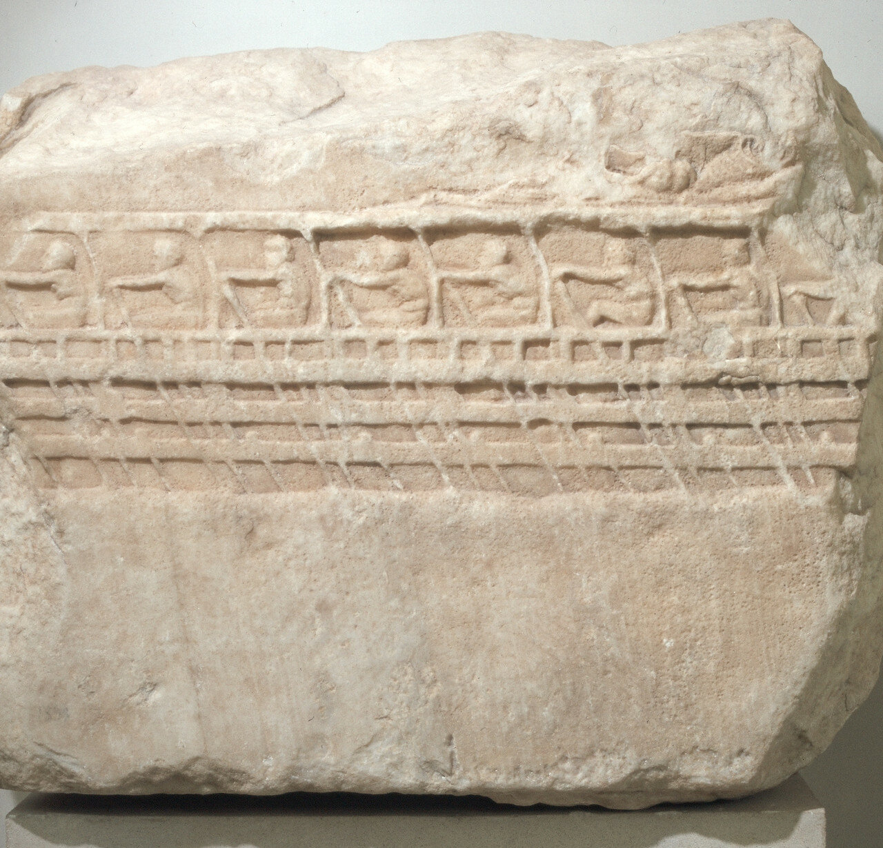 Барельеф с изображением триремы, до 400 г. до н.э.