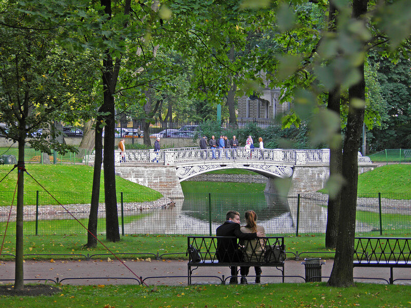 Погулять в спб сегодня. Парк в Питере на Невском. Парки СПБ для прогулок. Парк на Василеостровском острове.