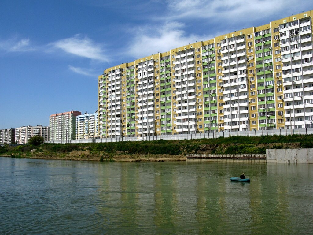 Новостройки на набережной Кубани 2010 г.