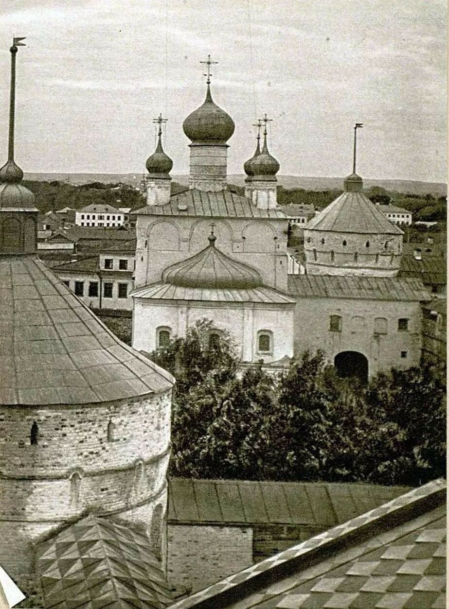 Церковь Григория Богослова 1670 года. Вид с вышки Садовой палаты