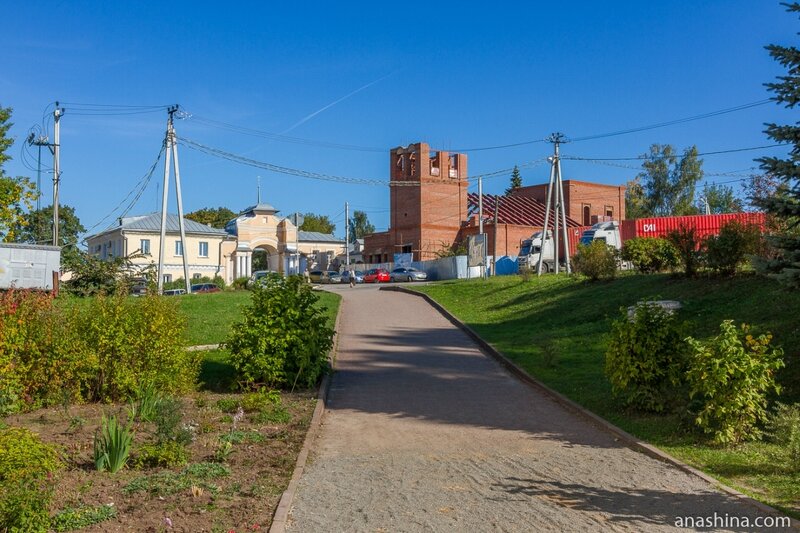 Спасские ворота и Преображенский храм, Полотняный завод