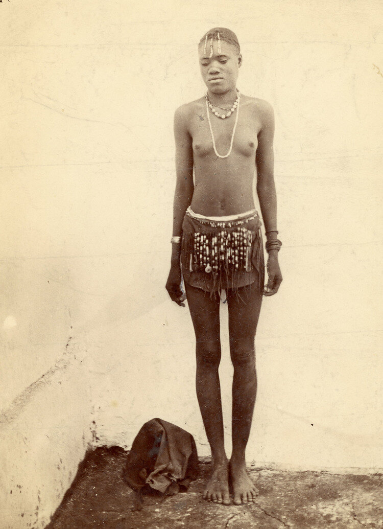 Девушка племени Матабеле (Зимбабве), конца XIX века или начала XX века