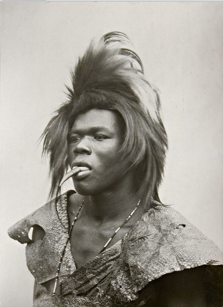Молодой юноша из племени Тсонга. Португальская Восточная Африка. 1933