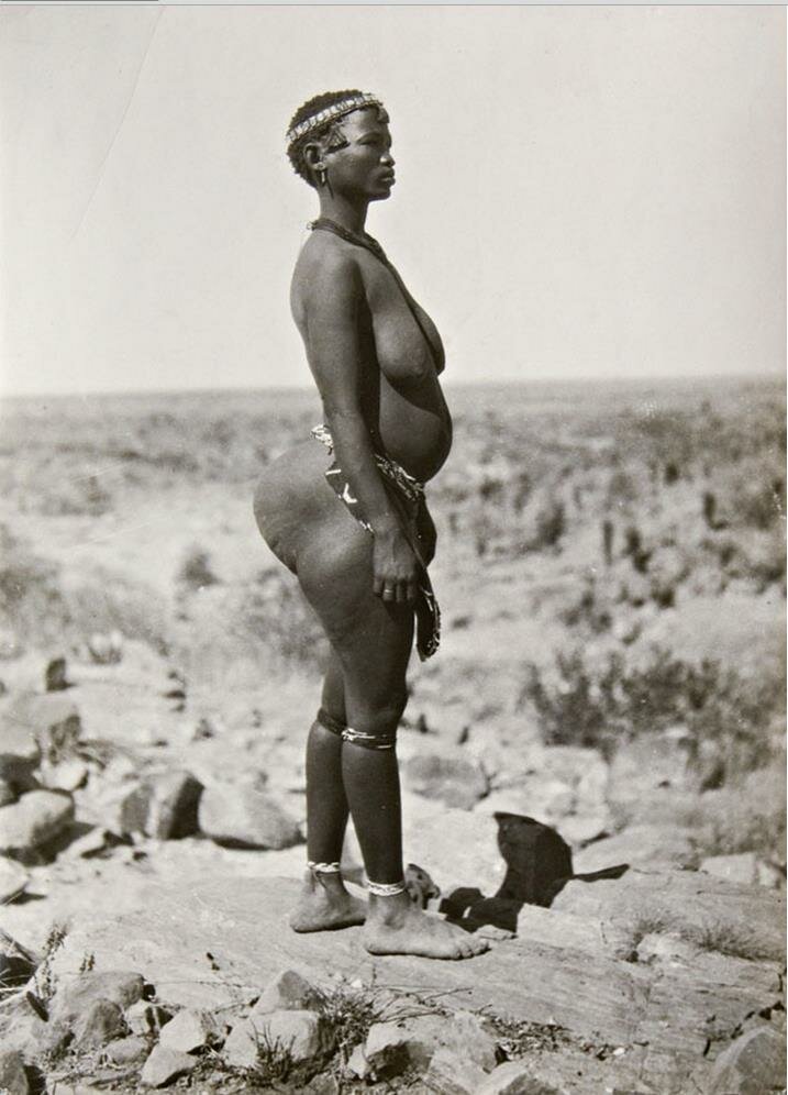 Женщина племени Нарон. Протекторат Бечуаналенд. 1936