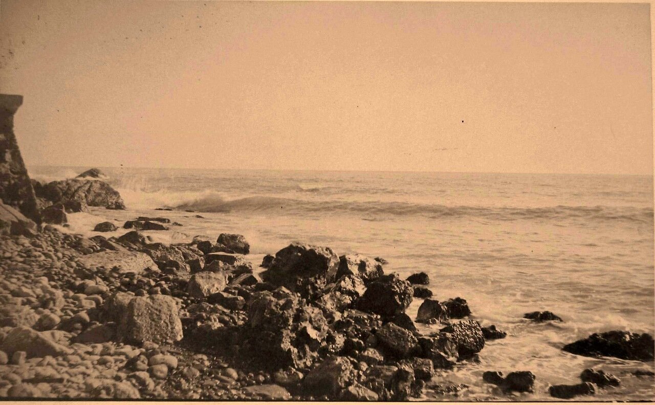 68. Каменистый берег моря