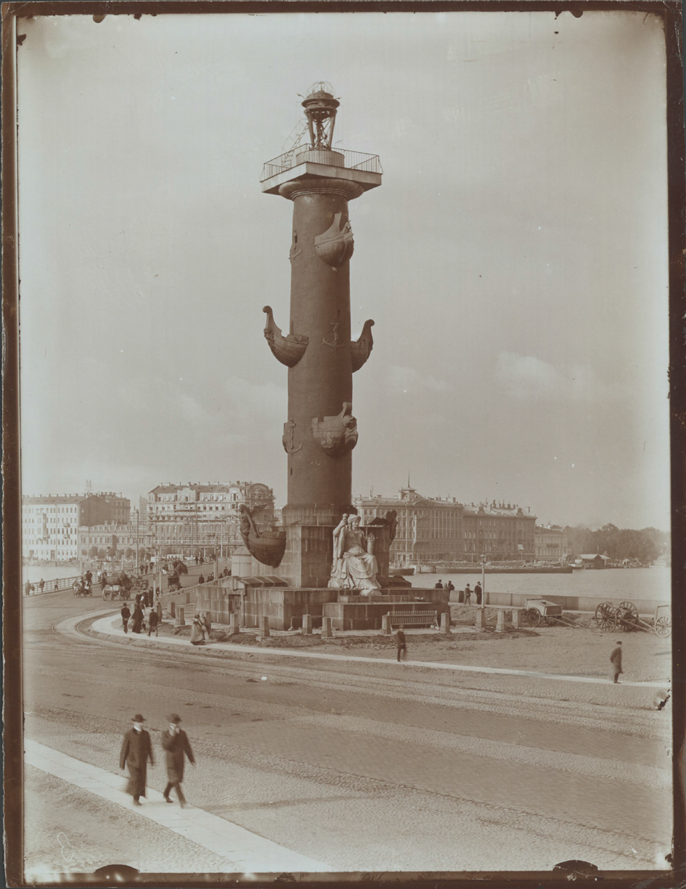 1912. Ростральная колонна