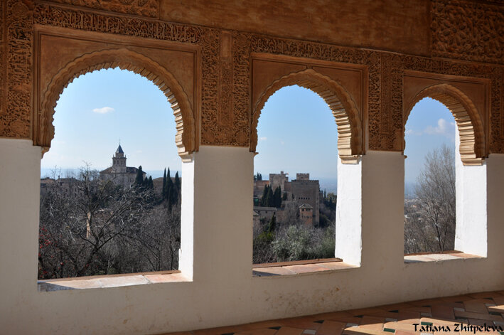 оконный ритм с видом на Альгамбру