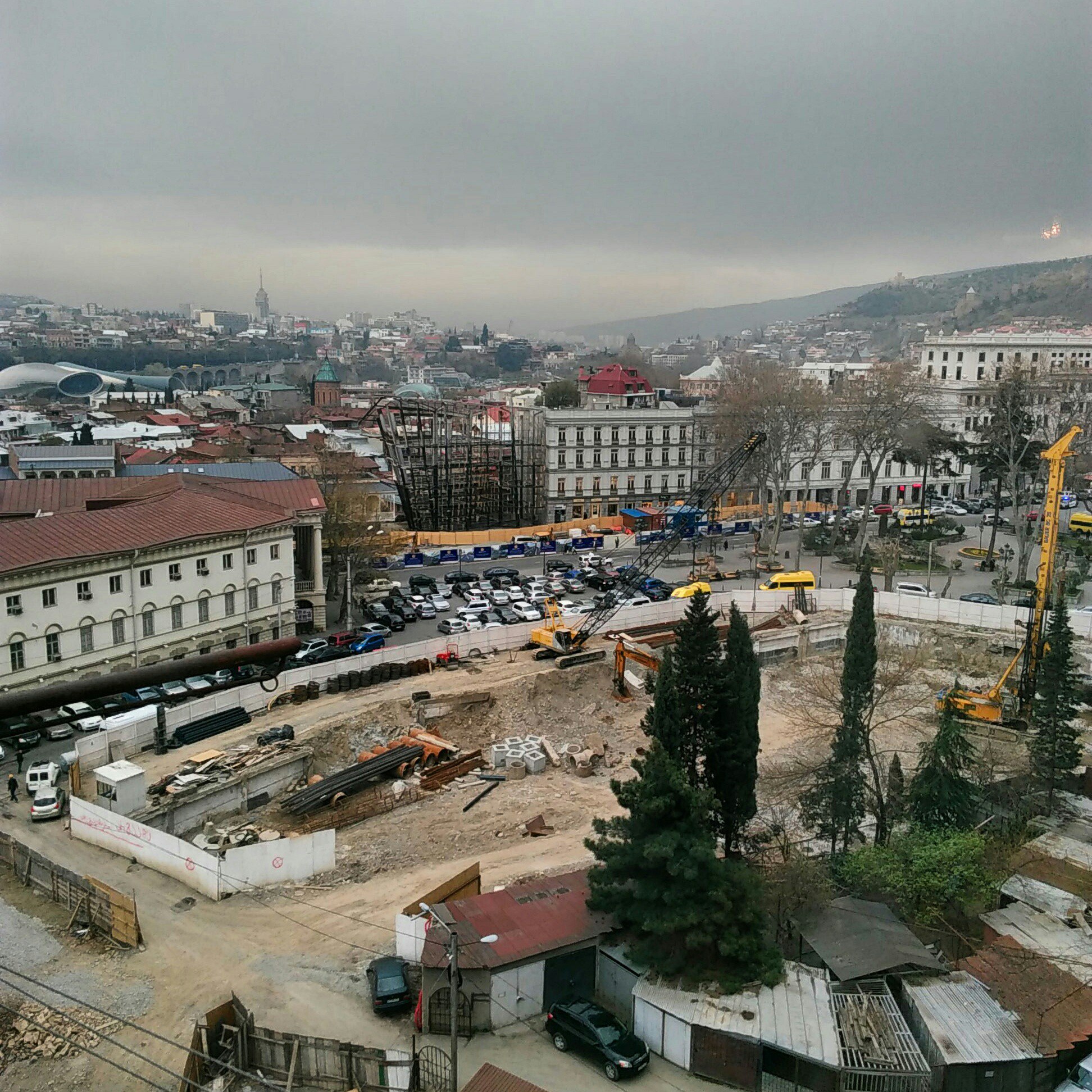 Стройка в районе Площади Свободы