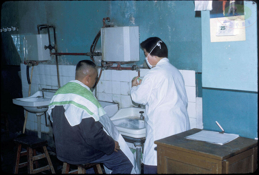 Barber Shop,Tianjin Jianshan Residential Neighborhood. March 25, 1972.jpg