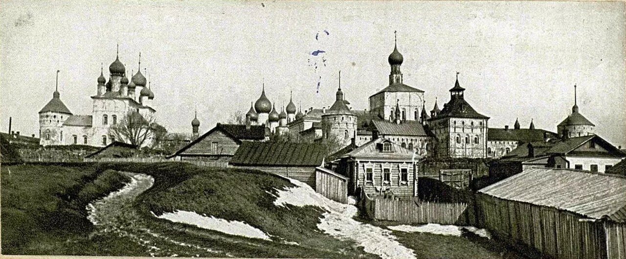 Панорама кремля с юга, от озера Неро
