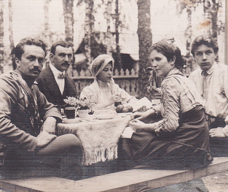 Чаепитие в Костромской губернии. 1913