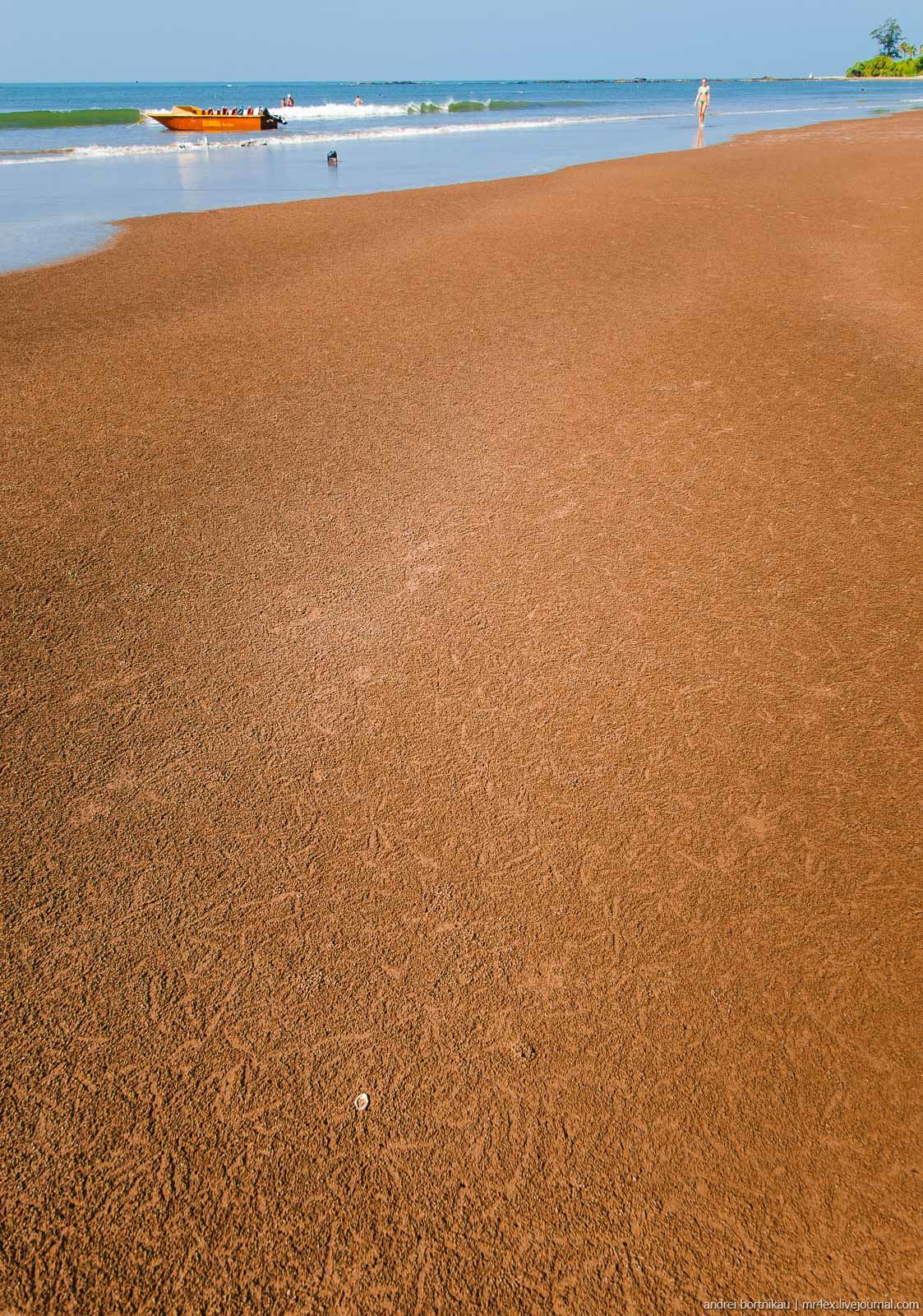 Песок на пляже в Морджиме, Гоа