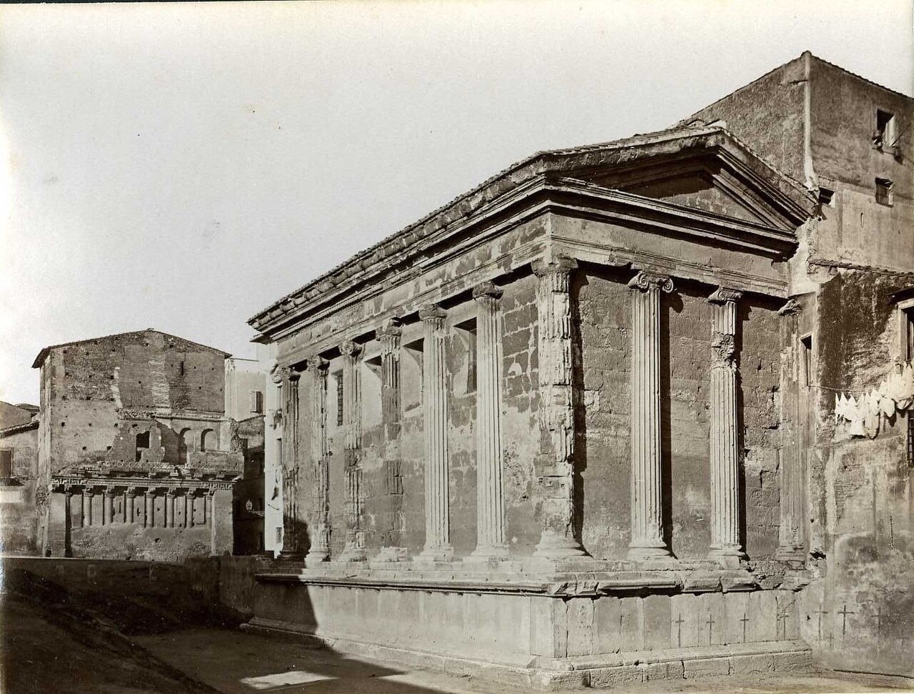 Храм Портуна — древнеримский храм на Бычьем форуме