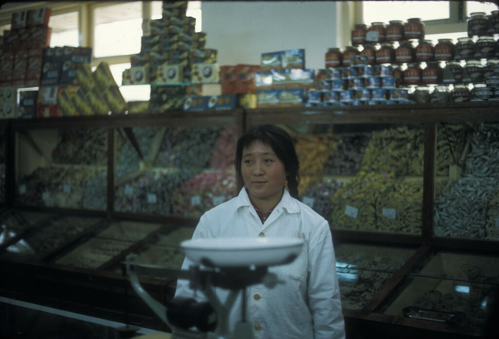 1972 пекинский магазин около ун-та.jpg