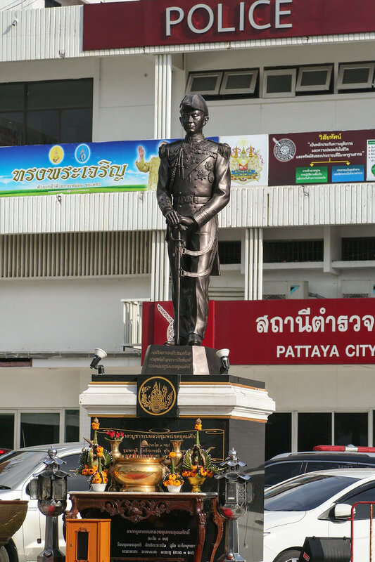 Памятник королю Таиланда