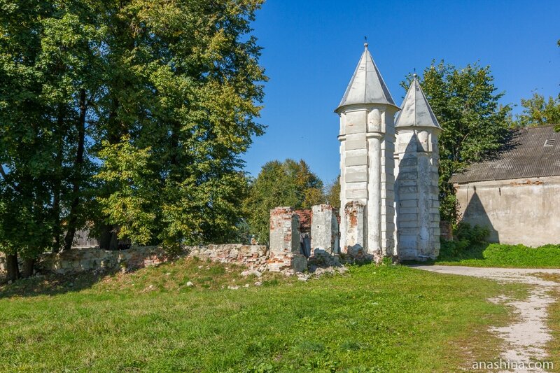 Ворота в парк, усадьба Гончаровых, Полотняный завод