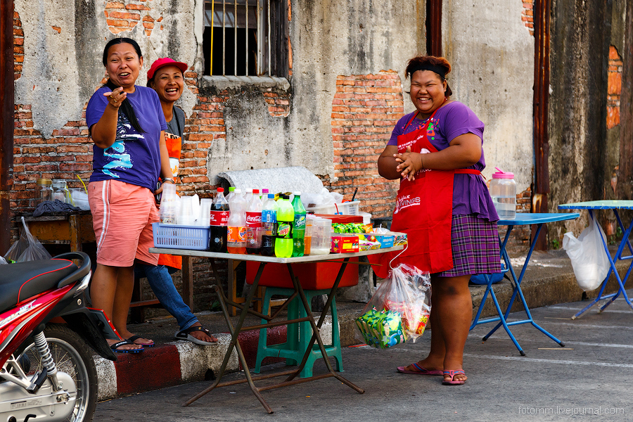 Жизнь тайцев. Тайланд местные жители. Обычные люди Тайланда. Таиланд люди на улицах. Тайланд люди на улице.
