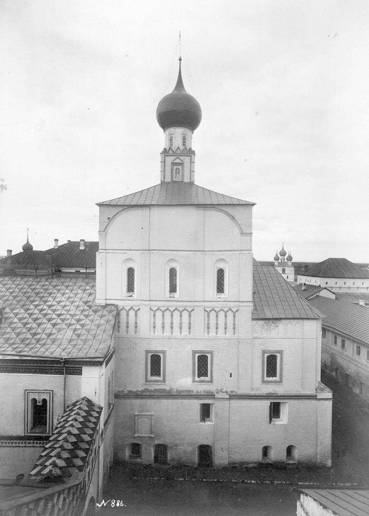 Кремль. Церковь Спаса-на-Сенях. Вид с южной стороны