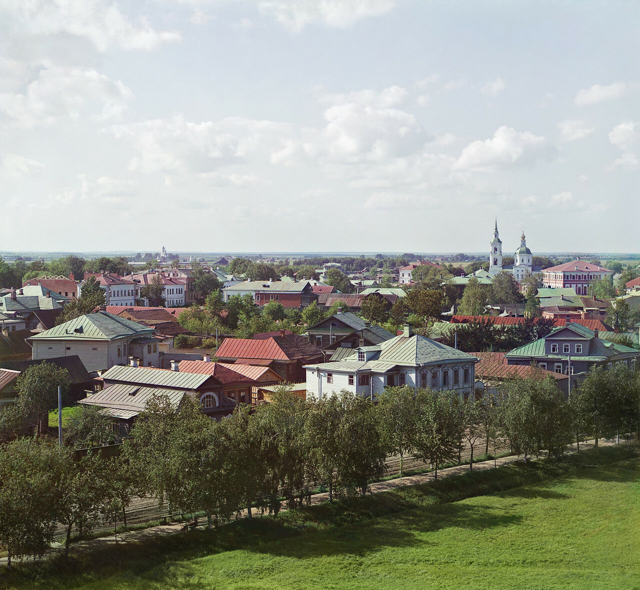 Общий вид Ростова с колокольни Всесвятской церкви