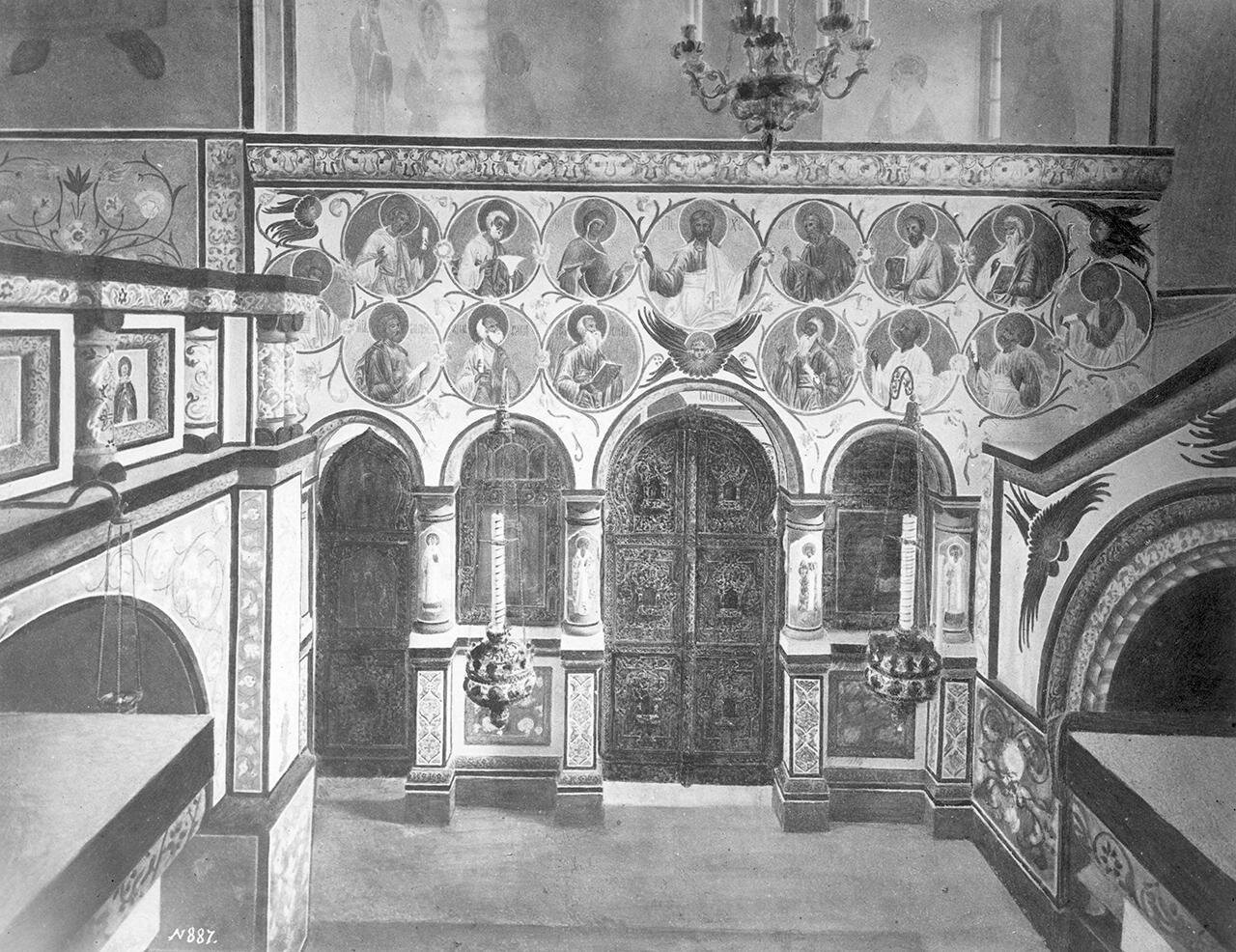 Успенский собор. Придел святого Леонтия. Вид иконостаса по возобновлении собора