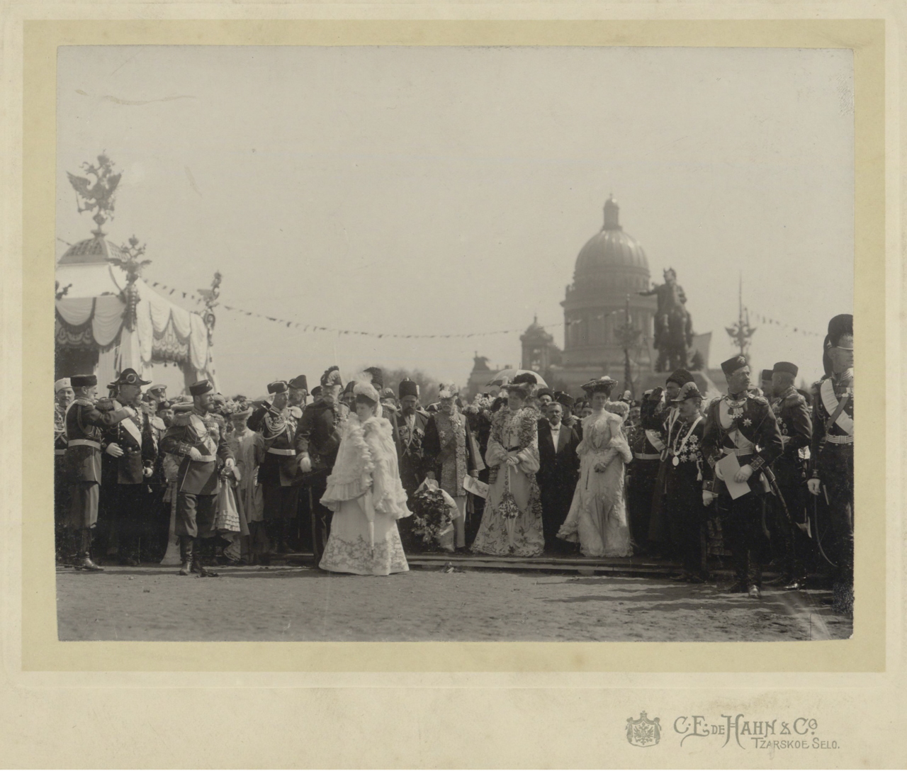 1903. Николай II и Александра Федоровна в день празднования 200-летия Санкт-Петербурга