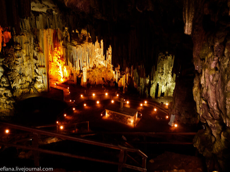 Зал героев в пещере Мелидони