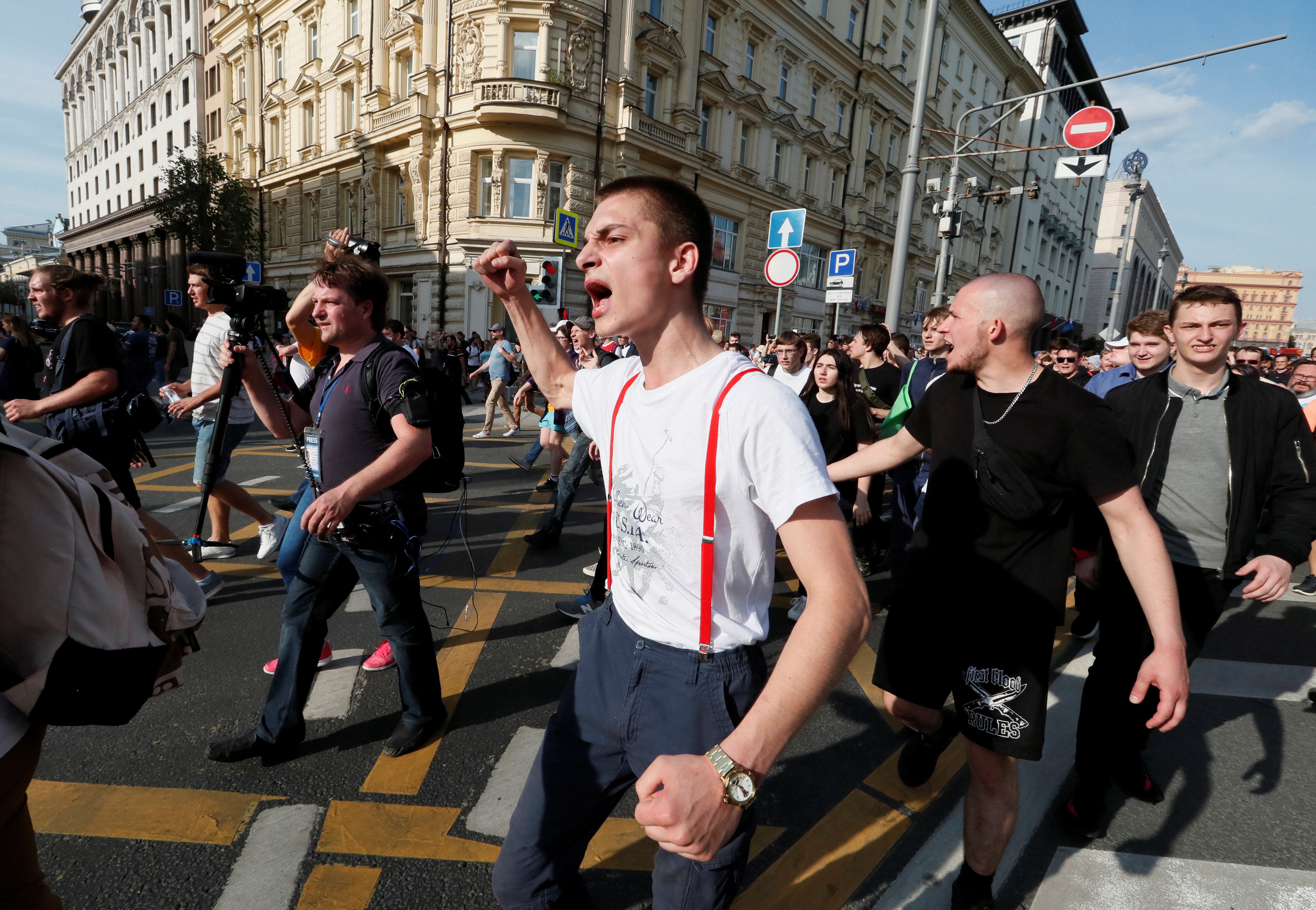Новости дня сегодня в москве видео. Молодежь на митинге. Молодежные протесты. Последние события в Москве. Демонстрация молодежи в Москве.