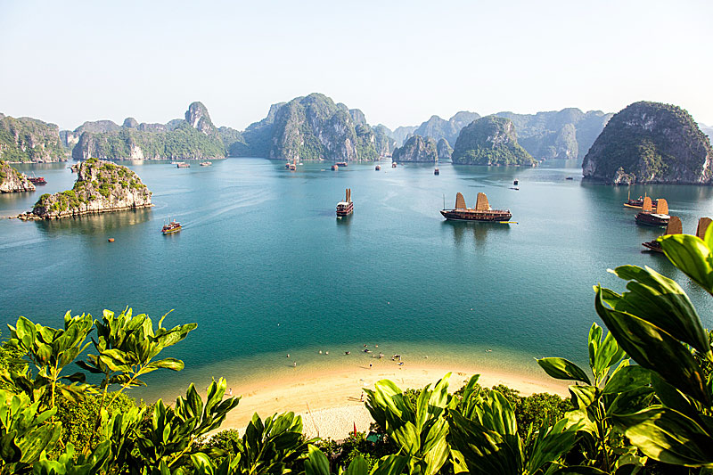Бухта Халонг — достопримечательность Вьетнама