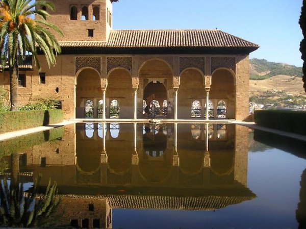 Дворец Альгамбра, или как испанские архитекторы создали на земле уголок Рая